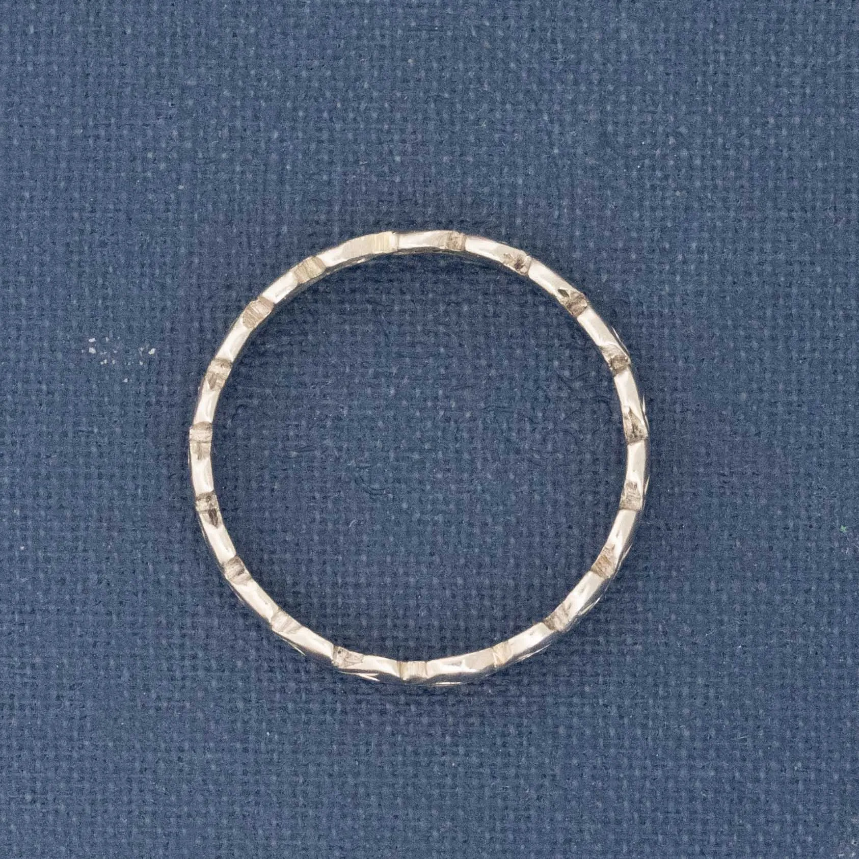 Vintage Leaf Motif Wedding Band