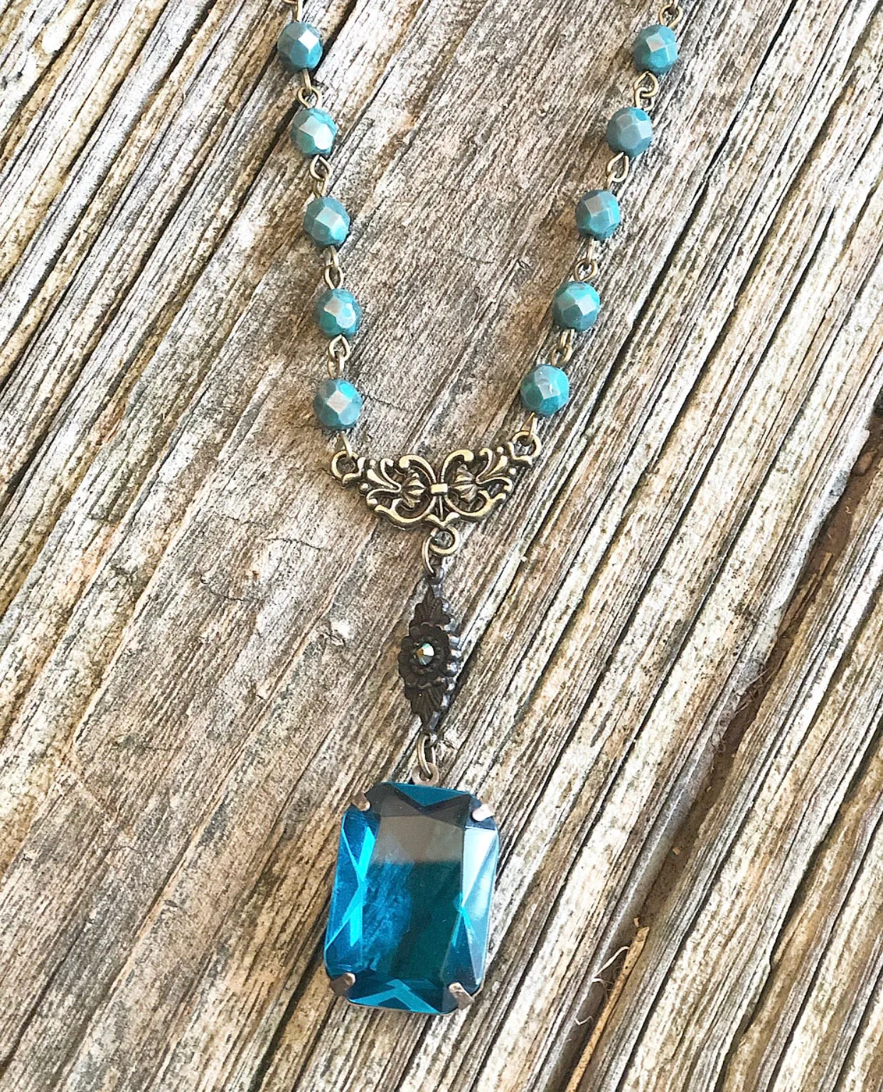 Vintage Style Crystal Pendant Necklace