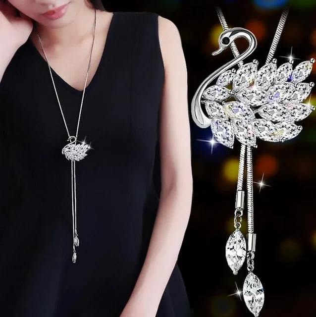 women  Fashion Metal Chain Crystal Flower Pendant Long Necklace